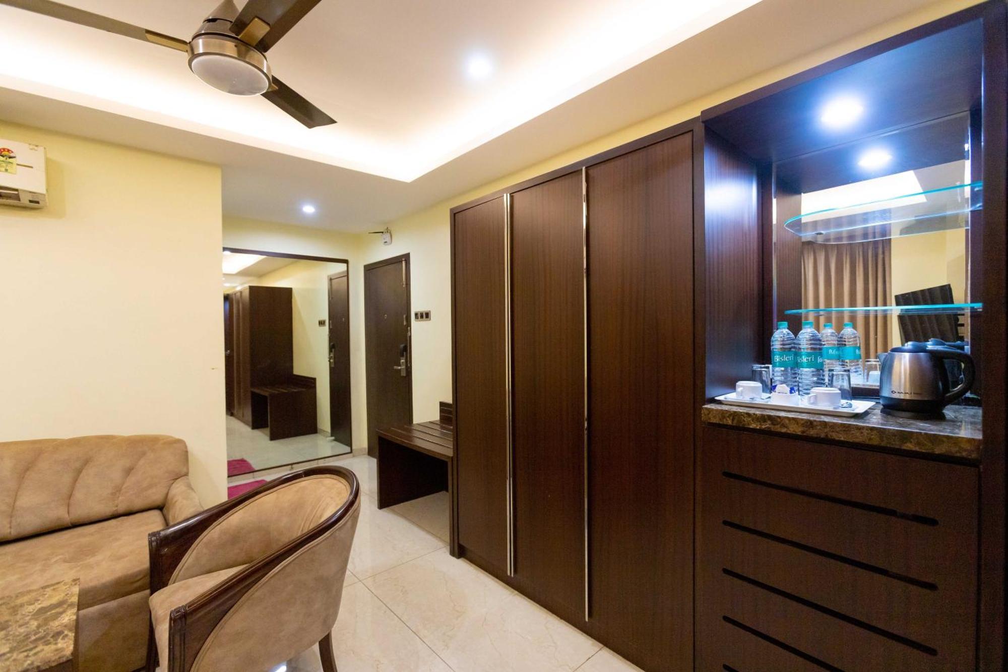 Hotel Godwin - Colaba Mumbai Exterior photo